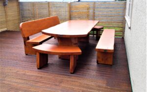 4008: Oval Table, 1 x Bench seats, 1 x Bench Set with Back, 2 x Curved Seats