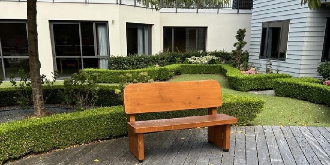 5003 Park Bench Medium