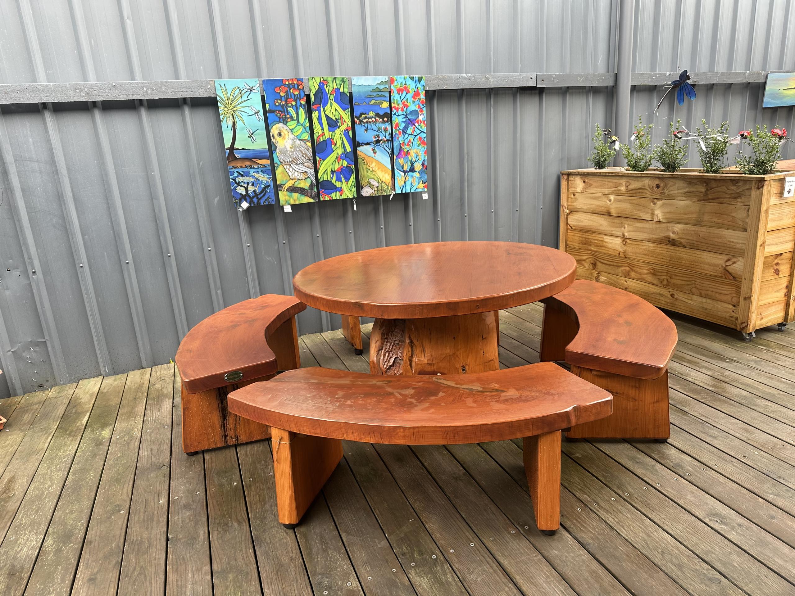 4001: Round Table with 3 Curve Benches