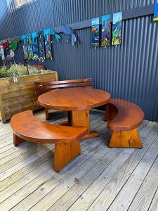 4002: Round Table with Curved Park Bench & 2 Curve Benches