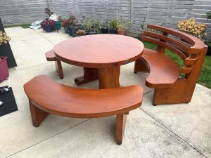 4002: Round Table with Curved Park Bench & 2 Curve Benches