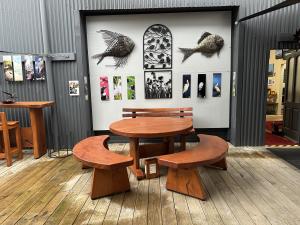 4002: Round Table with Curved Park Bench & 2 Curve Benches