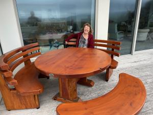 4003: Round Table with 2 Curved Park Benches & 1 Curve Bench