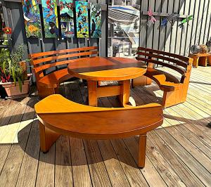 4003: Round Table with 2 Curved Park Benches & 1 Curve Bench