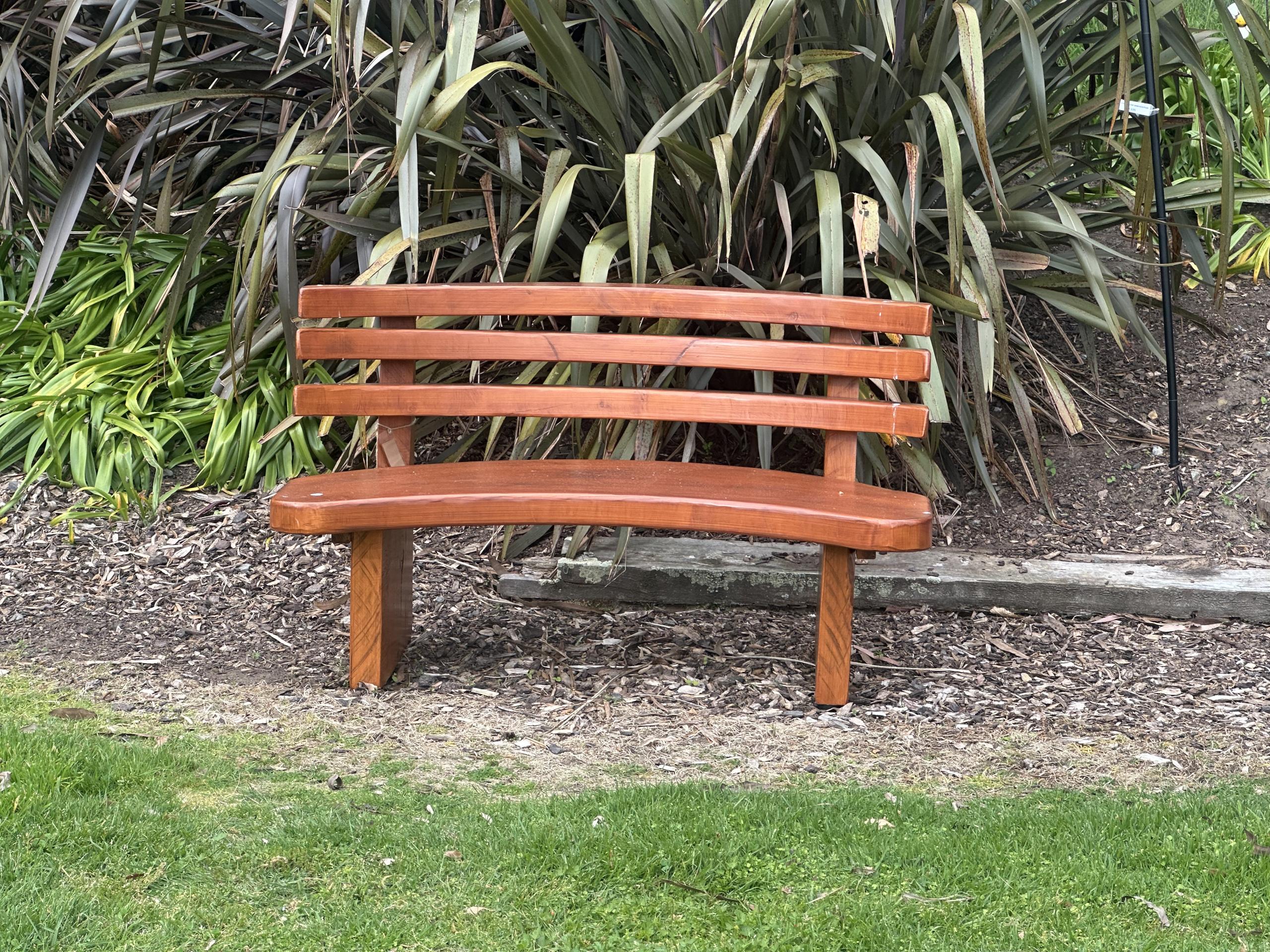 5017: Curved Park Bench