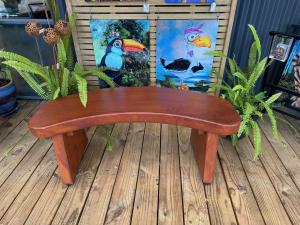 5012: Curved Bench Seat