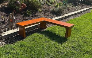 5015: Corner Bench Seat