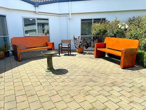 7009: Feature Park Bench