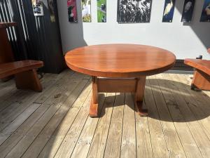 4000 Round Table